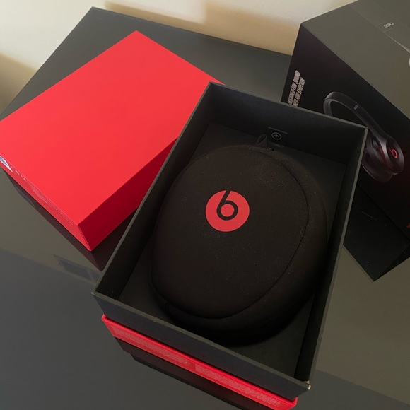 NEW Beats Solo2 Wired On-Ear Headphones-Black - Picture 7 of 7